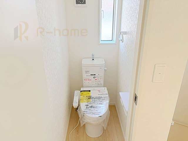 土浦市小松第7　新築戸建て　3号棟のトイレ|2か所のトイレで、忙しい時間帯も安心です！