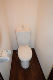 コンパクトで使いやすいトイレです☆