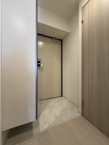 Alivis新町の玄関