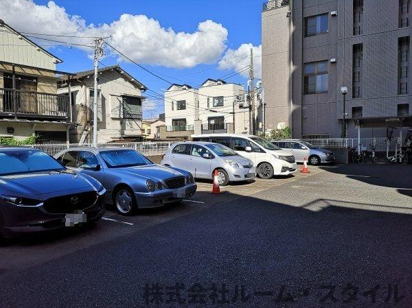 モリス千住曙町の駐車場