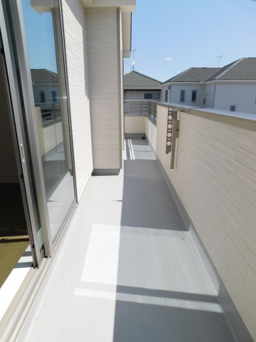 あま市新居屋鶴田の新築一戸建のバルコニー|◇バルコニー◇　　２部屋から出入りできるワイドバルコニー♪