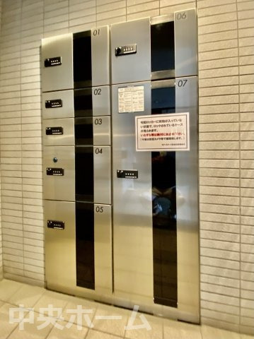 モア・ステージ西葛西の設備|【宅配ボックス】在宅時・不在時に関わらず、居住者の代わりに非対面で宅配物を受け取ってくれる便利な設備です。わかりやすくご説明致しますので見学時にはお部屋だけではなく共用部分もぜひチェックしてください。