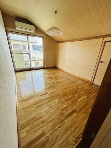【洋室】 | 高田町濃施売家 | ２F西側洋室になります。