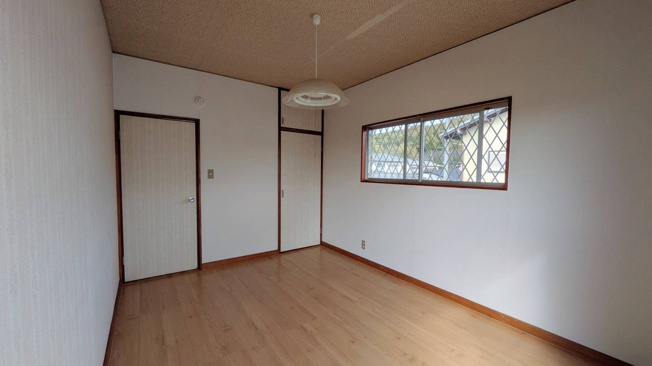 【洋室】 | 高田町濃施売家 | 2階東側の洋室になります。こちらも南向きで明るいお部屋です。