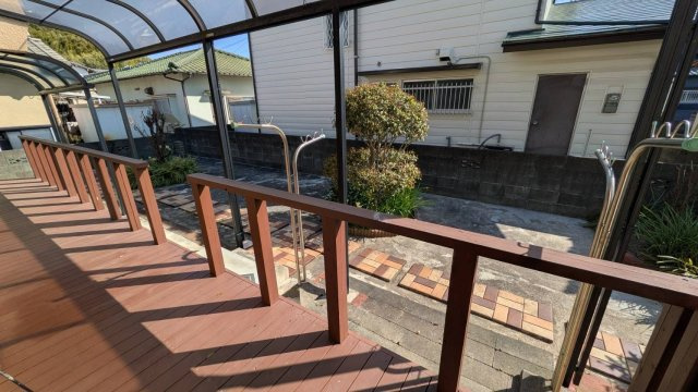 【その他】 | 高田町濃施売家 | テラス屋根設置済みです。雨天時も洗濯物が干せます。