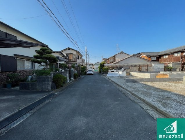 草津市上笠　第2期　新築一戸建ての前面道路含む現地写真|周辺は落ち着いた街並みの住宅地！子育てがしやすい住環境です！まだ未完成ですが、現地でしかわからない事もございます。是非一度ご覧ください。