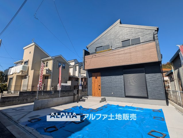 あきる野草花第5　全２棟　１号棟の外観|【Living Story】◆暮らしが続いていく場所◆
ここで過ごす日々が、少しずつ思い出になっていく。そんな時間を育てていく住まい。