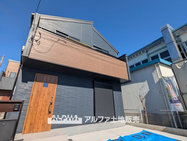 あきる野草花第5　全２棟　１号棟の外観|【Soft Horizon】
◆空とつながる暮らし◆
広がる景色が、心の視界までひらいてくれる。過ごすほどに、毎日の一瞬一瞬が大切に感じられる住まい。