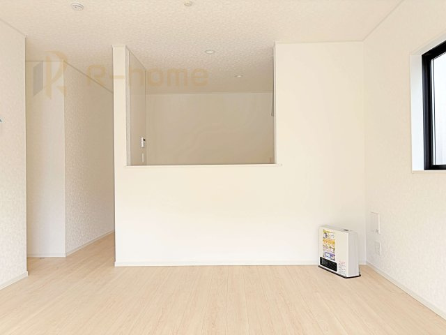 土浦市小松第7　新築戸建て　5号棟のキッチン|リビングで遊ぶお子様にも目が届くカウンターキッチン！