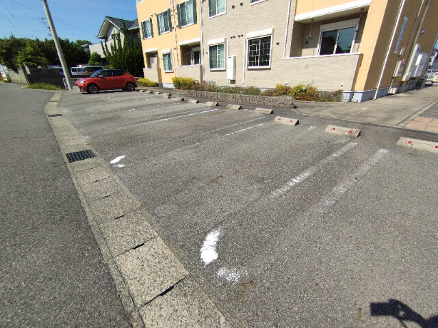 ベルエクラの駐車場