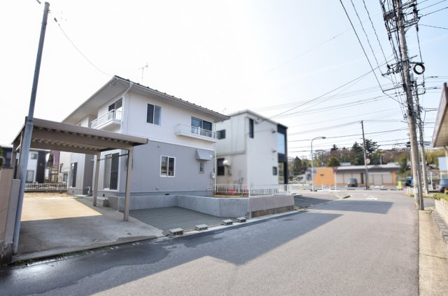 新潟市西区寺尾東1丁目の前面道路含む現地写真