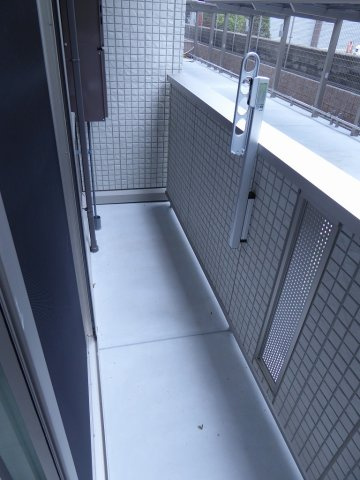 大阪市城東区永田１丁目のハイツのバルコニー