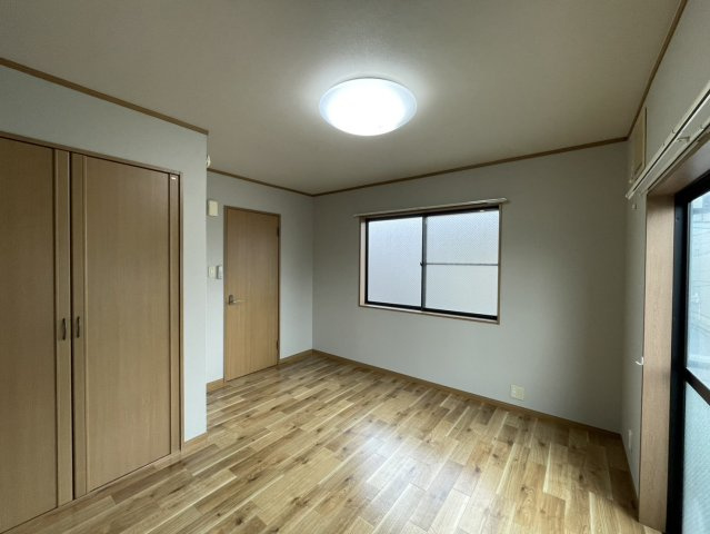 新潟市中央区上所上１丁目のアパートの居間・リビング