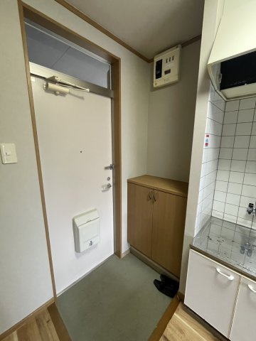 新潟市中央区上所上１丁目のアパートの玄関
