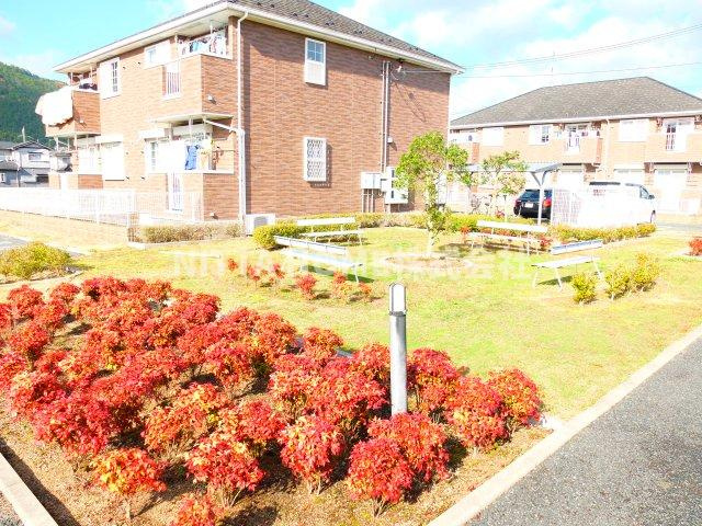 丹波市氷上町黒田のアパートのエントランス|整備されたきれいなエントランス☆彡