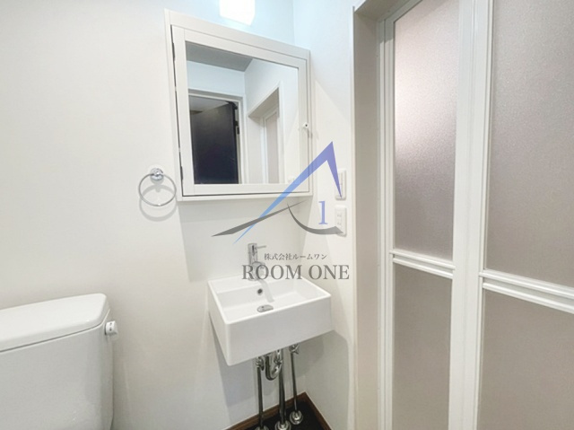 ルノン東糀谷の洗面所|独立洗面台です。