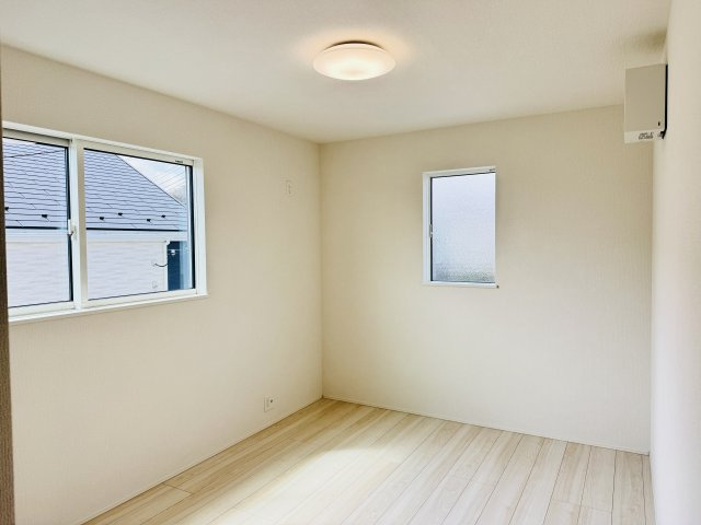 八王子市　川口町　新築一戸建て　２４ー６期の子供部屋|～2階6.5帖の洋室　2面採光で明るく風通しの良いお部屋です～