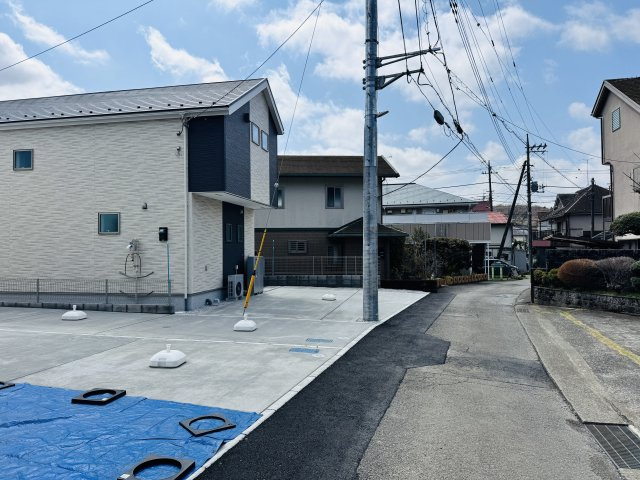 八王子市　川口町　新築一戸建て　２４ー６期の前面道路含む現地写真|～西側2.7ｍ道路に面しています～
