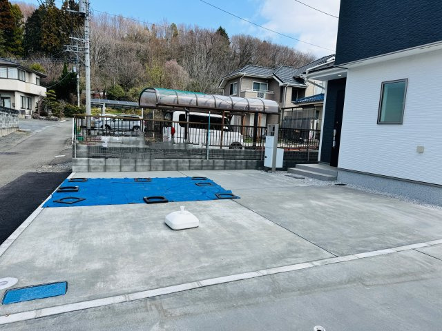 八王子市　川口町　新築一戸建て　２４ー６期の駐車場|～並列2台駐車可能カースペース～