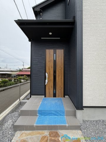 秦野市渋沢6期　新築戸建　全5棟3号棟の玄関