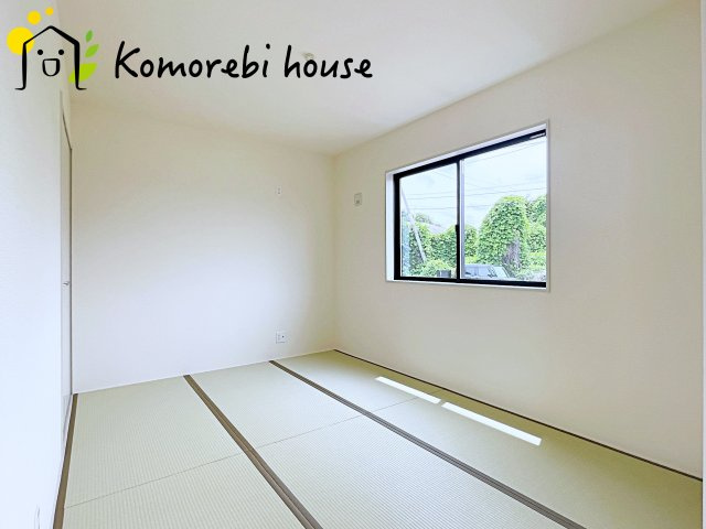 上尾市瓦葺　第2　新築一戸建て　リーブルガーデン　01の和室|畳の上でゆっくりとくつろげる和室です