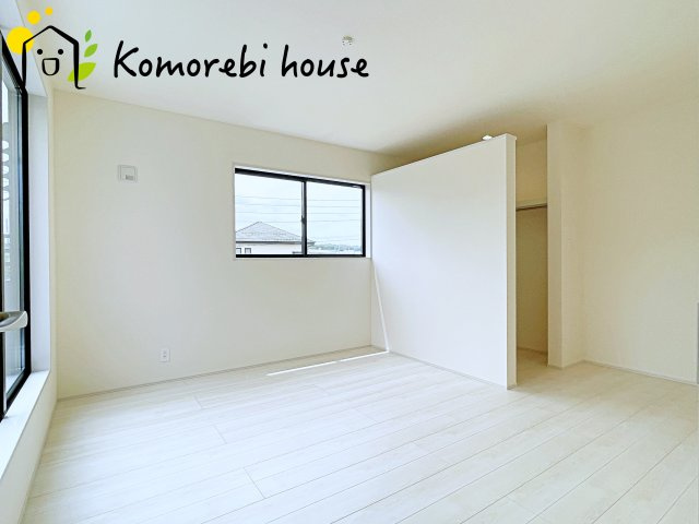 上尾市瓦葺　第2　新築一戸建て　リーブルガーデン　01の寝室|ゆとりの広さです