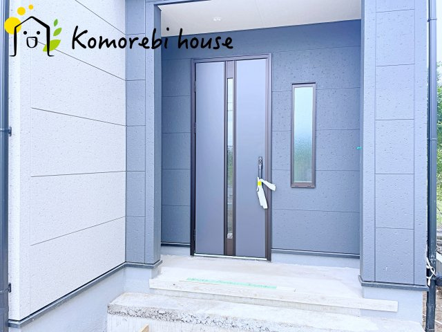 上尾市瓦葺　第2　新築一戸建て　リーブルガーデン　01の玄関|明るい玄関です