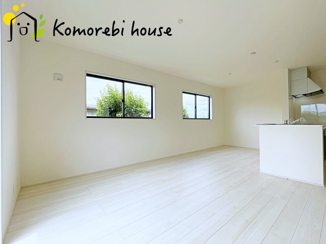 上尾市瓦葺　第2　新築一戸建て　リーブルガーデン　01の居間・リビング|おしゃれな居間です