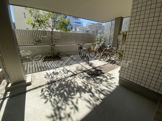 ラフィネ横浜のその他共用部分|敷地内駐輪場♪