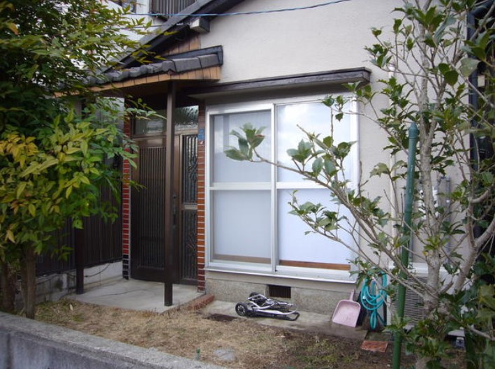 奈良県生駒市北新町戸建のエントランス
