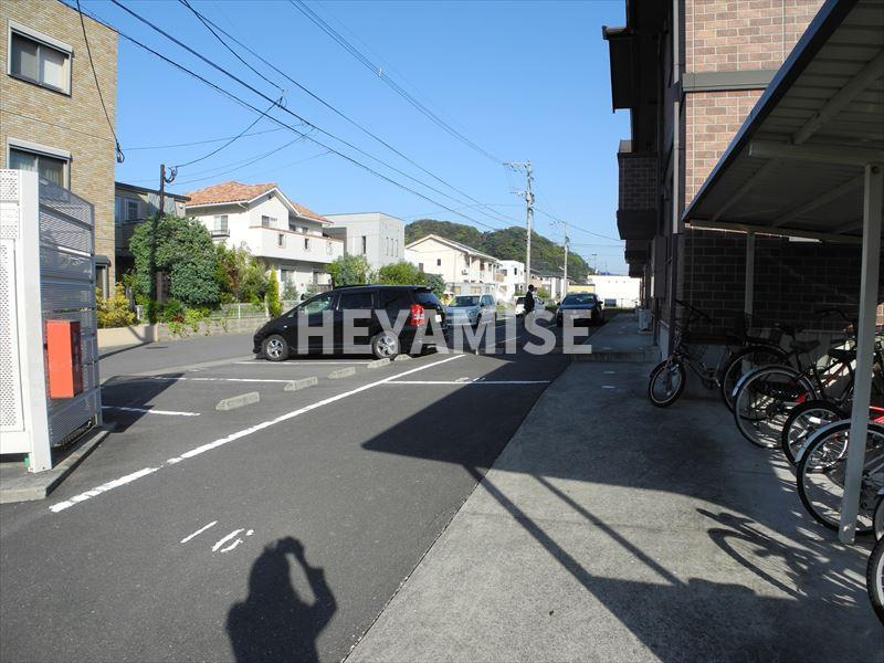 メルベーユ光の駐車場