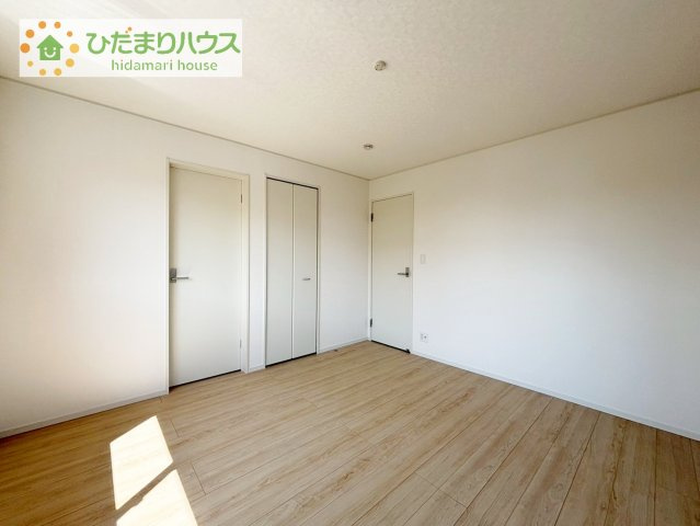【寝室】 | つくば市森の里第7　新築戸建 | 広めの主寝室は、ベッドの他にもパソコンデスクやドレッサーなども置けちゃいます(*^-^*)