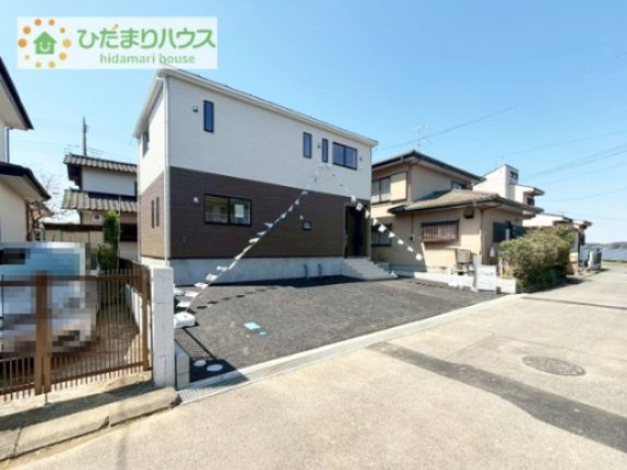 【駐車場】 | つくば市森の里第7　新築戸建 | 駐車場並列3台分！ワゴン車+軽自動車はもちろん、パパのお仕事の車も敷地内に停められますね♪