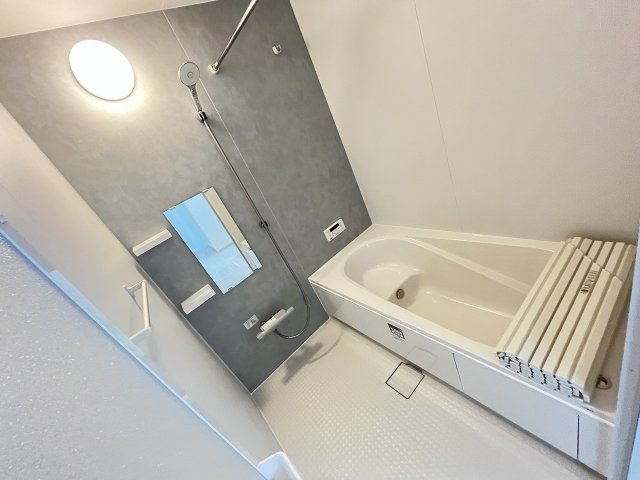 【内装】 | 春日市白水ヶ丘2丁目5期　1号棟（全2棟）【仲介手数料無料・0円】 | 施工例。浴室です。施工例は完成時と異なる場合があります。