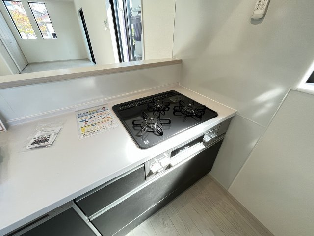 【キッチン】 | 春日市白水ヶ丘2丁目5期　1号棟（全2棟）【仲介手数料無料・0円】 | 施工例。施工例は完成時と異なる場合があります。