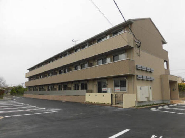 グランドソレイユ荒尾の外観|おしゃれな外観です
