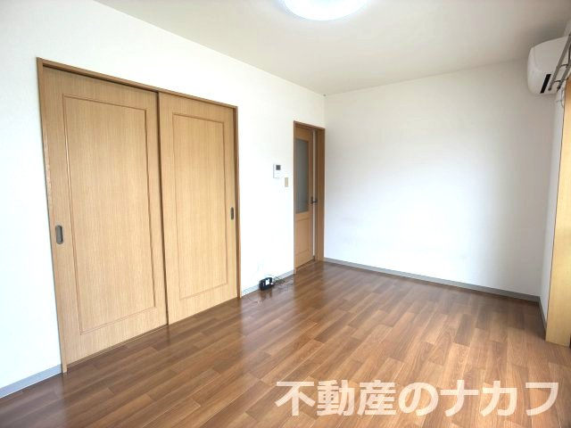 フラワーコーポ立岡の居間・リビング