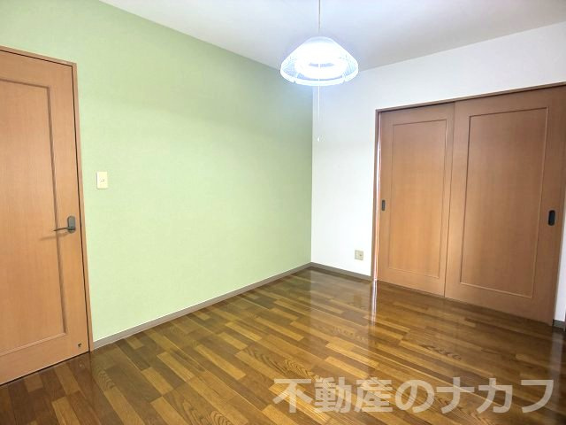 フラワーコーポ立岡の洋室