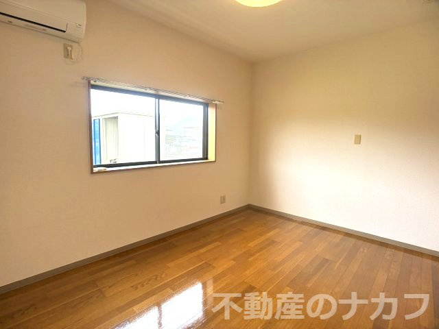 フラワーコーポ立岡の洋室