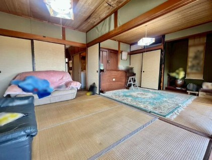 【眺望良好☆】高知市重倉　中古一戸建ての和室|2間続きの和室。開放感あふれる寛ぎの空間。客間としても、家族の団らんにも◎