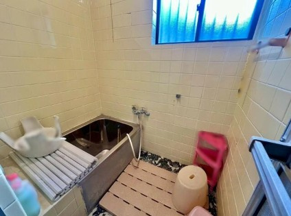 【眺望良好☆】高知市重倉　中古一戸建ての浴室|一日の疲れを癒すバスタイム。窓付きで換気もバッチリできます◎