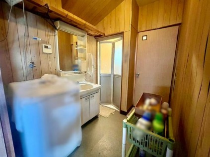 【眺望良好☆】高知市重倉　中古一戸建ての洗面所|ゆったりとした脱衣スペース☆