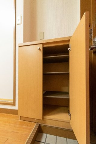 調布市布田２丁目の賃貸マンションの玄関