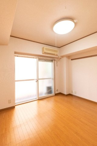 調布市布田２丁目の賃貸マンションの居間・リビング