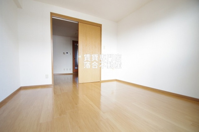 【洋室】 | ライブ・セトウルK | 落ち着いた色調のお部屋