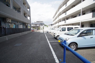 【駐車場】 | ライブ・セトウルK | 敷地内駐車場完備