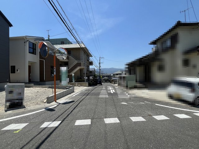 【その他】 | 春日市白水ヶ丘2丁目5期　2号棟（全2棟）【仲介手数料無料・0円】 | 現地写真。前面道路です。