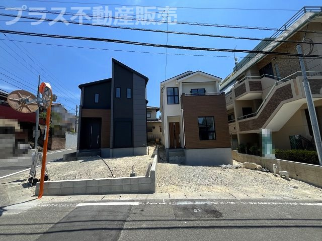 【外観】 | 春日市白水ヶ丘2丁目5期　2号棟（全2棟）【仲介手数料無料・0円】 | 現地写真。プラス不動産販売なら、現場の全ての棟をまとめてご見学頂けます。