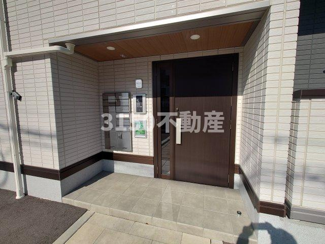 D-ROOM茜部中島　A棟のエントランス
