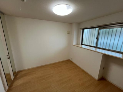 【内装】 | M・コンフォール | 玄関横の洋室